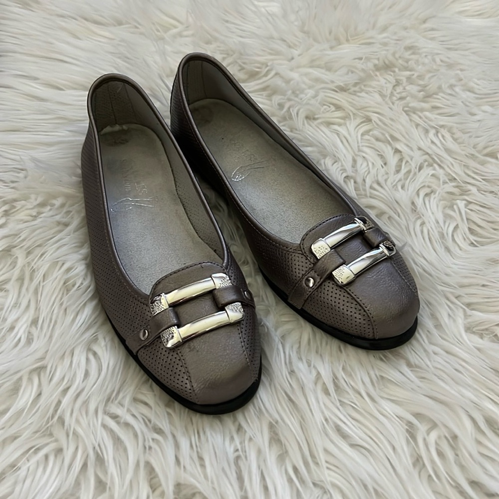 Women’s Aerosoles Stitch N Turn Pewter Slip-On Flats with Silver Buckle Size 8
